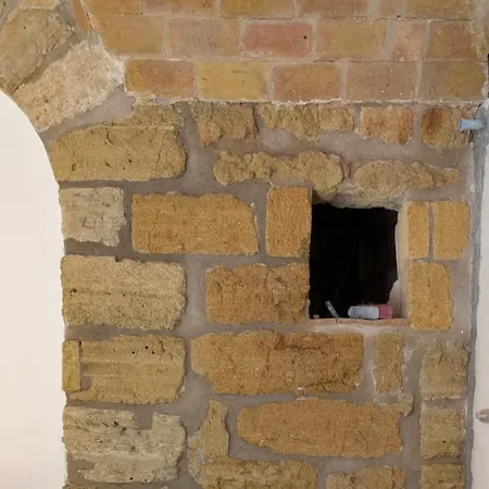 La Grotta & *